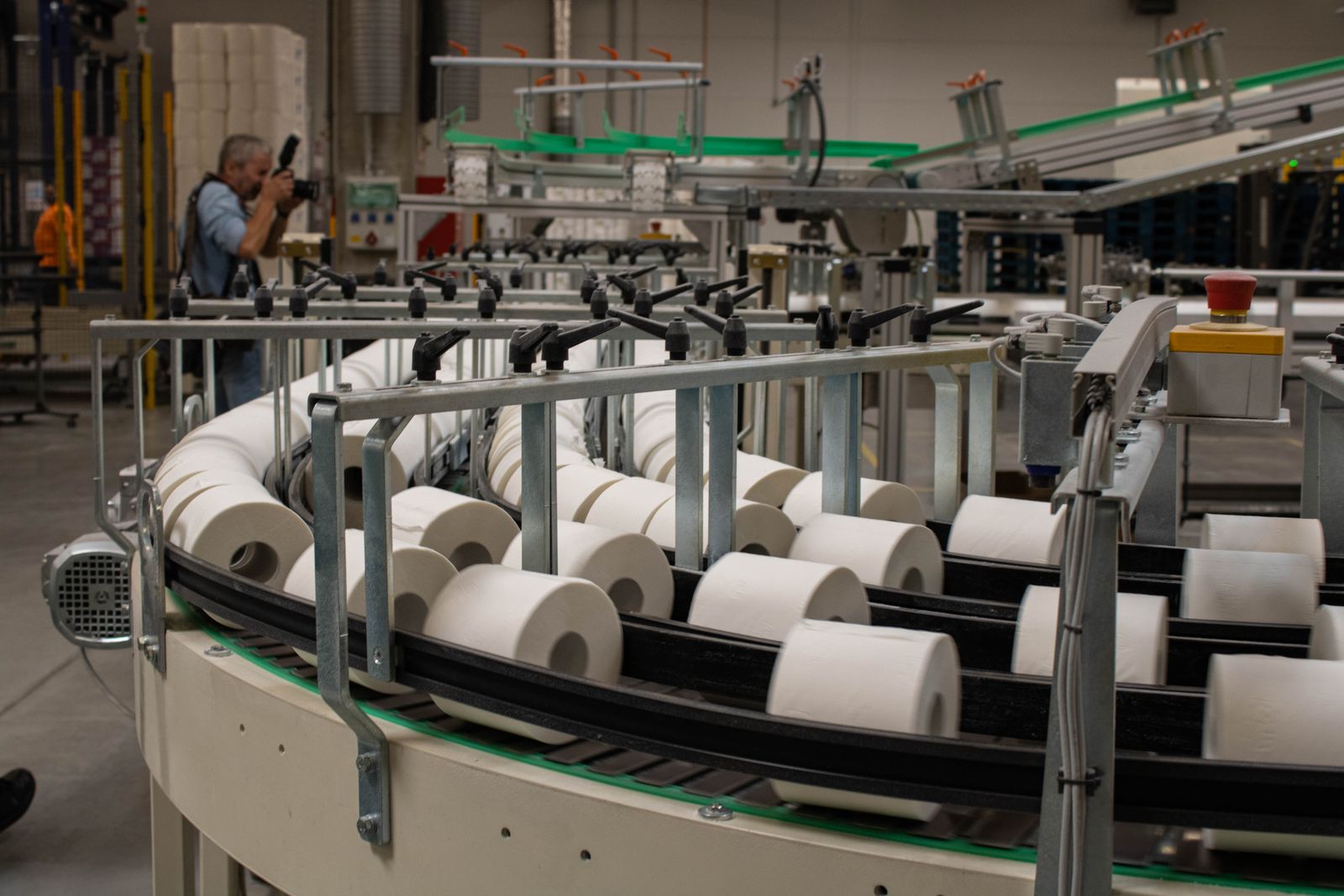 How Paper Chemicals Reduce Costs and Improve Efficiency for Paper Mills